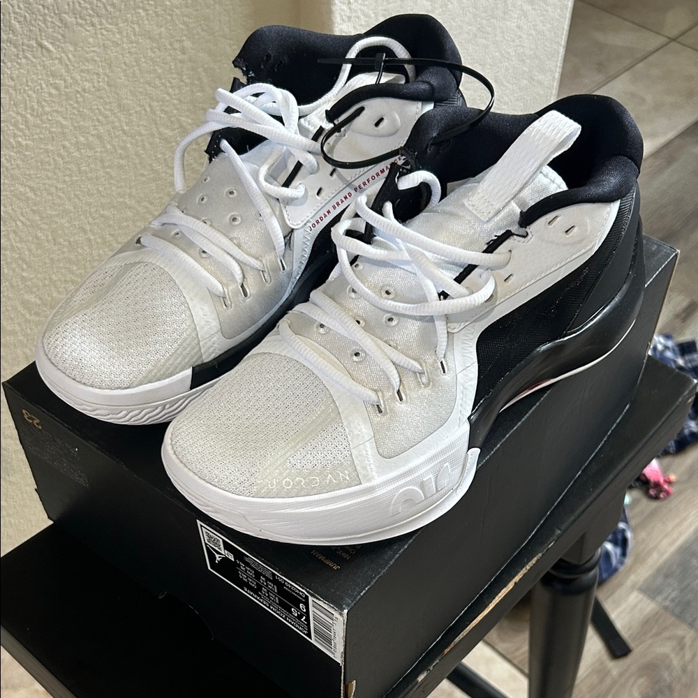 New Jordan Zoom Separate Black/White Sneakers 7.5